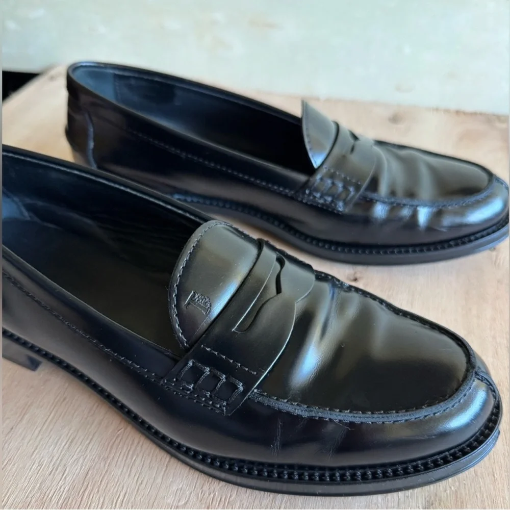 TOD'S Black Leather Loafers SZ 5.5 Gently Used - Picture 2 of 9